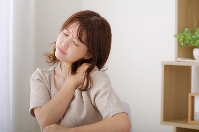 肩の痛みのイメージ写真